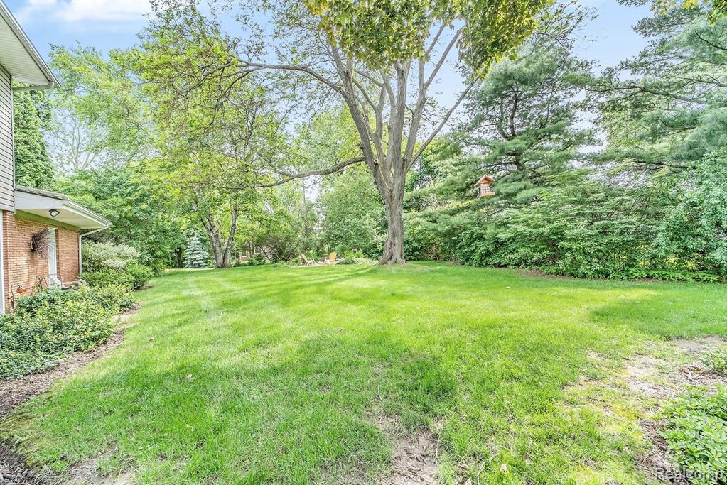 2252 Devonshire Road Bloomfield Hills, MI 48302 - Photo 36 of 40