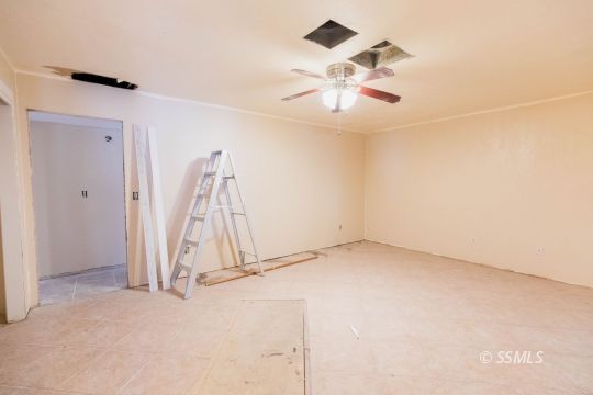 1653 South Fire Opal Street Ridgecrest, CA 93555 - Photo 14 of 28 en view of an empty room
