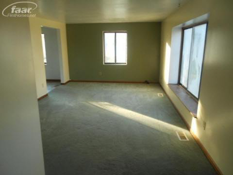 4164 North Jennings Road Flint, MI 48504 - Photo 3 of 19 20111254-2.JPG