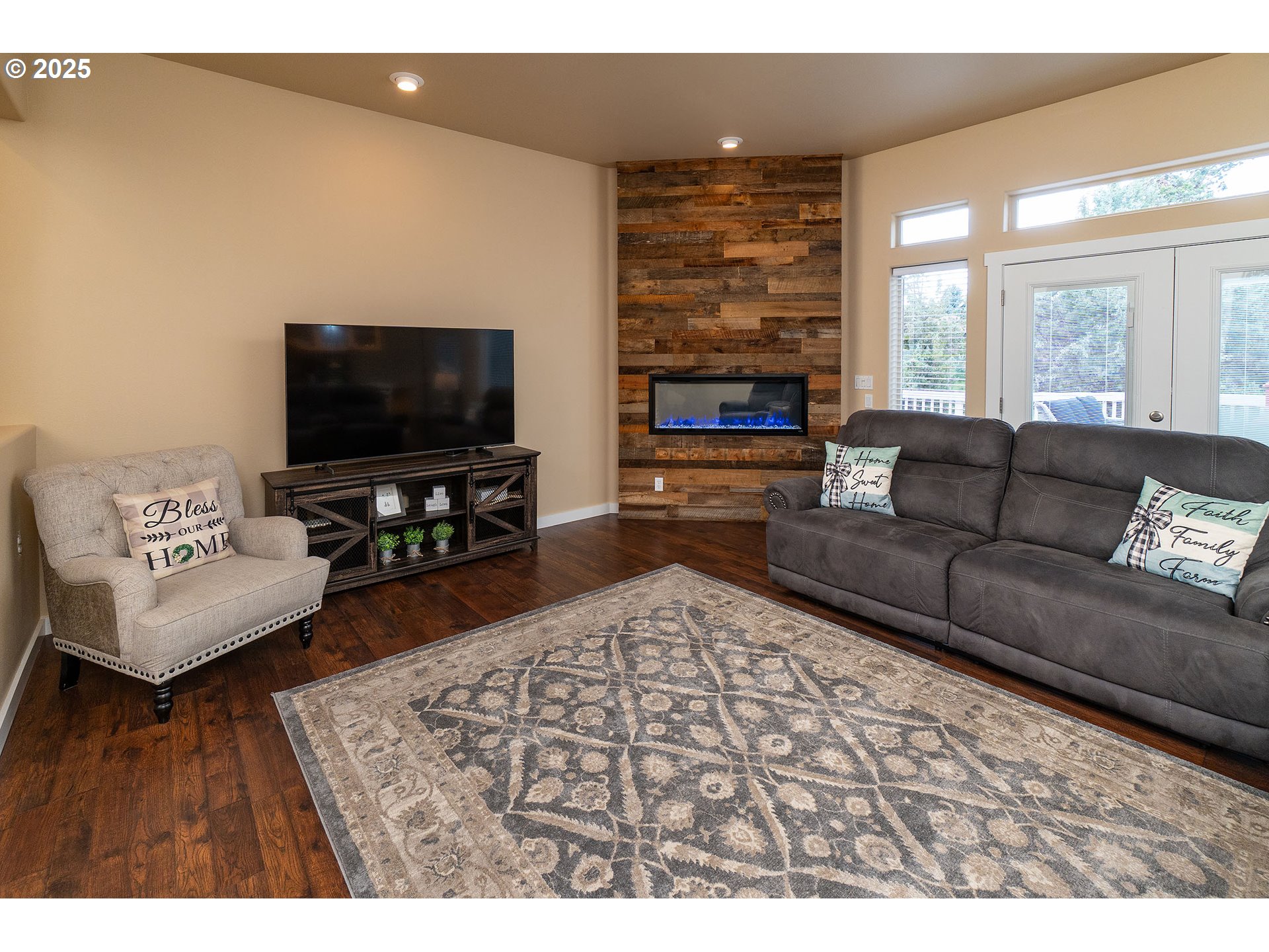 7986 Little Falls Court Redmond, OR 97756 - Photo 7 of 32 a living room with furniture and a flat screen tv