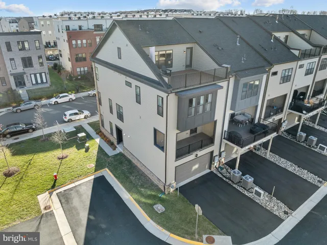 a view of entrance door of the house