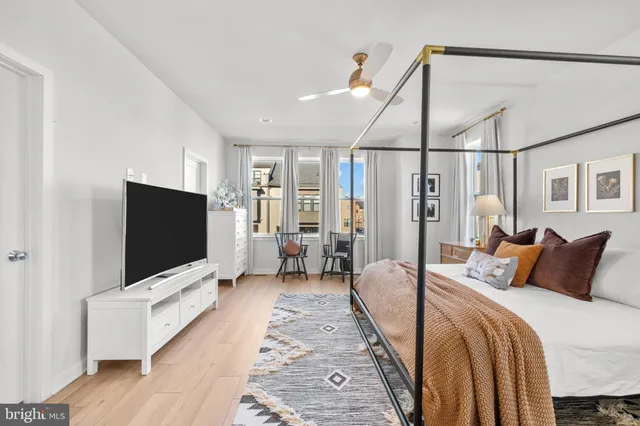 $989,000 | 22962 Sullivans Cove Square, Brambleton, VA 20148