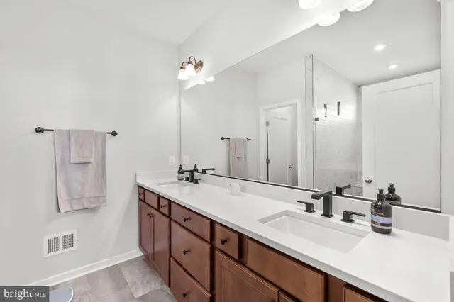 $989,000 | 22962 Sullivans Cove Square, Brambleton, VA 20148