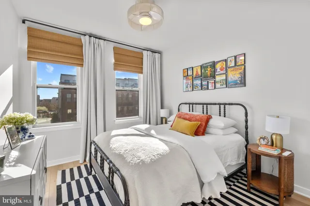 $989,000 | 22962 Sullivans Cove Square, Brambleton, VA 20148