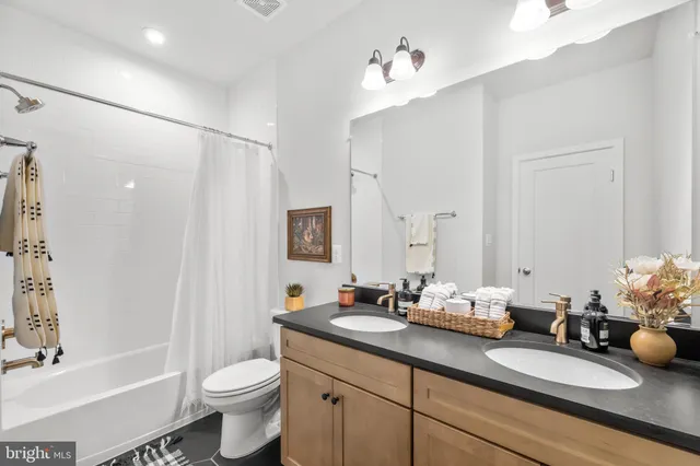 $989,000 | 22962 Sullivans Cove Square, Brambleton, VA 20148