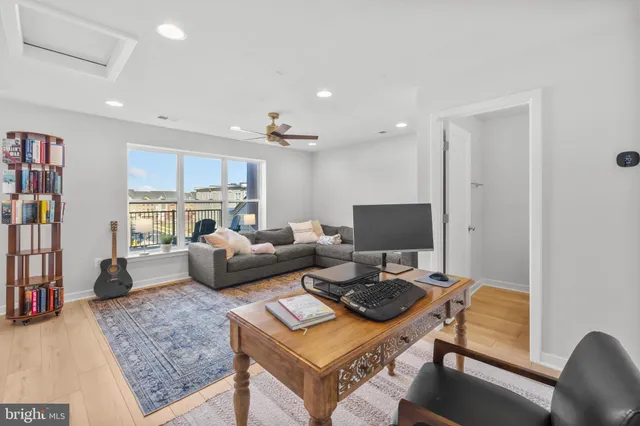 $989,000 | 22962 Sullivans Cove Square, Brambleton, VA 20148