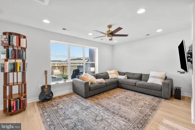 $989,000 | 22962 Sullivans Cove Square, Brambleton, VA 20148