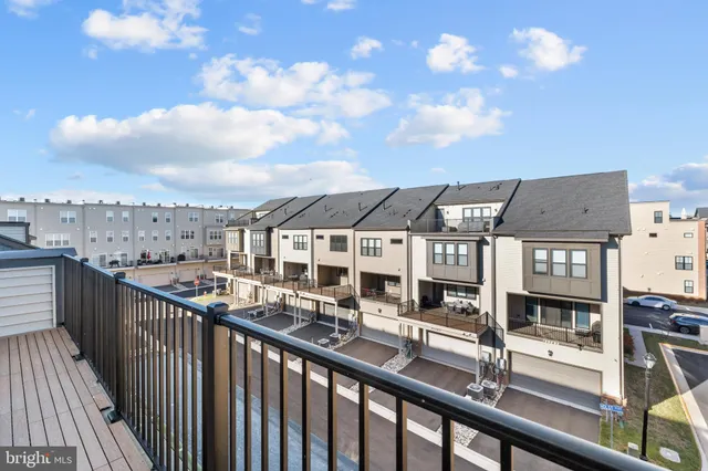 $989,000 | 22962 Sullivans Cove Square, Brambleton, VA 20148