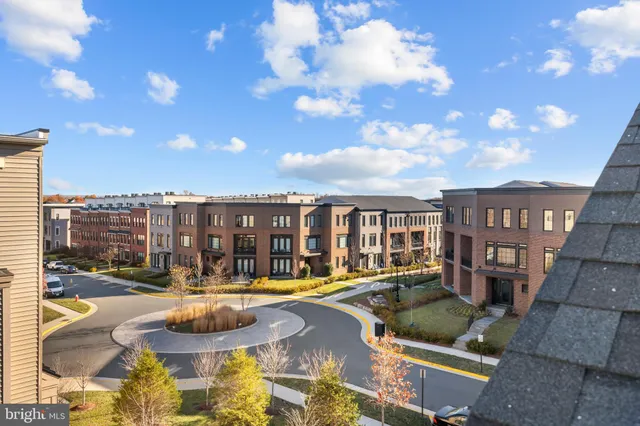 $989,000 | 22962 Sullivans Cove Square, Brambleton, VA 20148