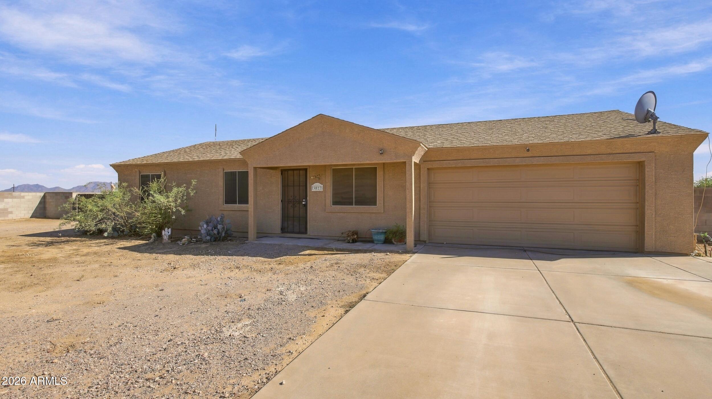 3527 East Batten Road Eloy, AZ 85131 - Photo 2 of 33 3_batten_rd_1682