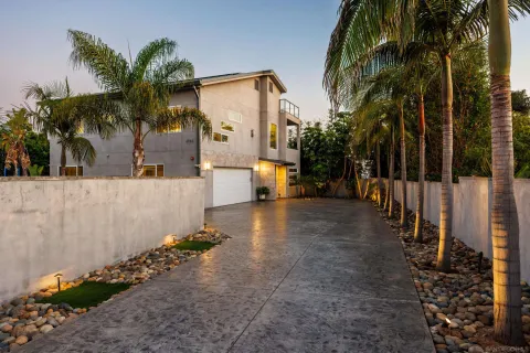 $1,799,999 | 2743 Mesa Drive, Oceanside, CA 92054