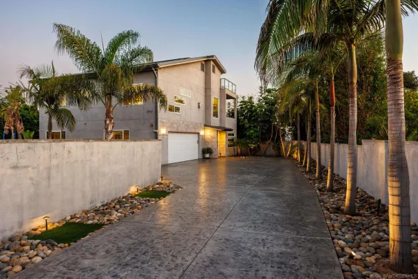 $1,799,999 | 2743 Mesa Drive, Oceanside, CA 92054