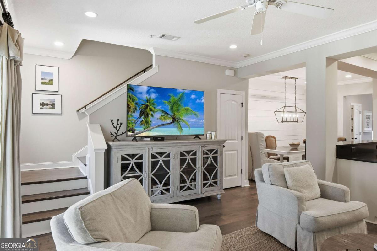 203 Mariners Circle St. Simons, GA 31522 - Photo 13 of 32 a living room with furniture a rug and a couch