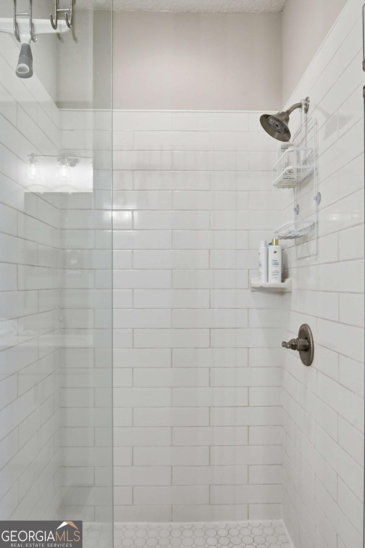 203 Mariners Circle St. Simons, GA 31522 - Photo 25 of 32 a bathroom with a shower