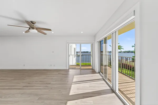 $3,200 | 1206 South Lake Drive, Unit 203, Lantana, FL 33462