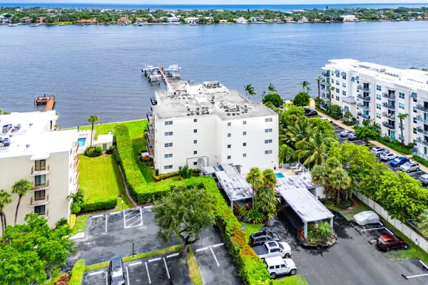 $3,200 | 1206 South Lake Drive, Unit 203, Lantana, FL 33462