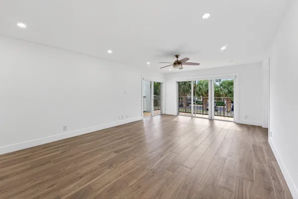 $3,200 | 1206 South Lake Drive, Unit 203, Lantana, FL 33462
