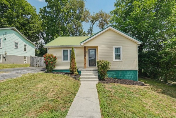 401 College Avenue East Carthage, TN 37030 - Photo 1 of 20