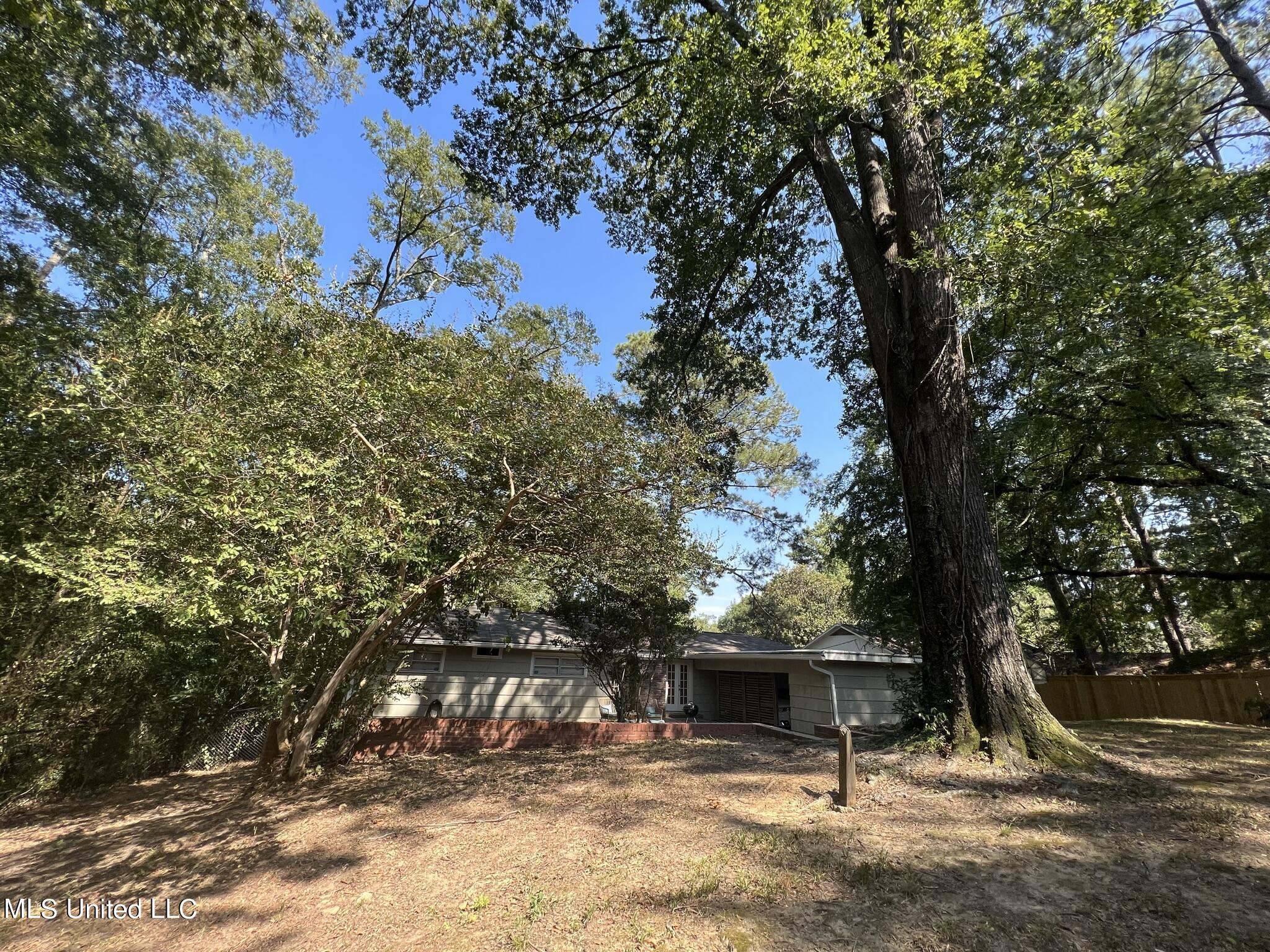 4133 Navajo Road Jackson, MS 39211 - Photo 6 of 29 IMG_2739