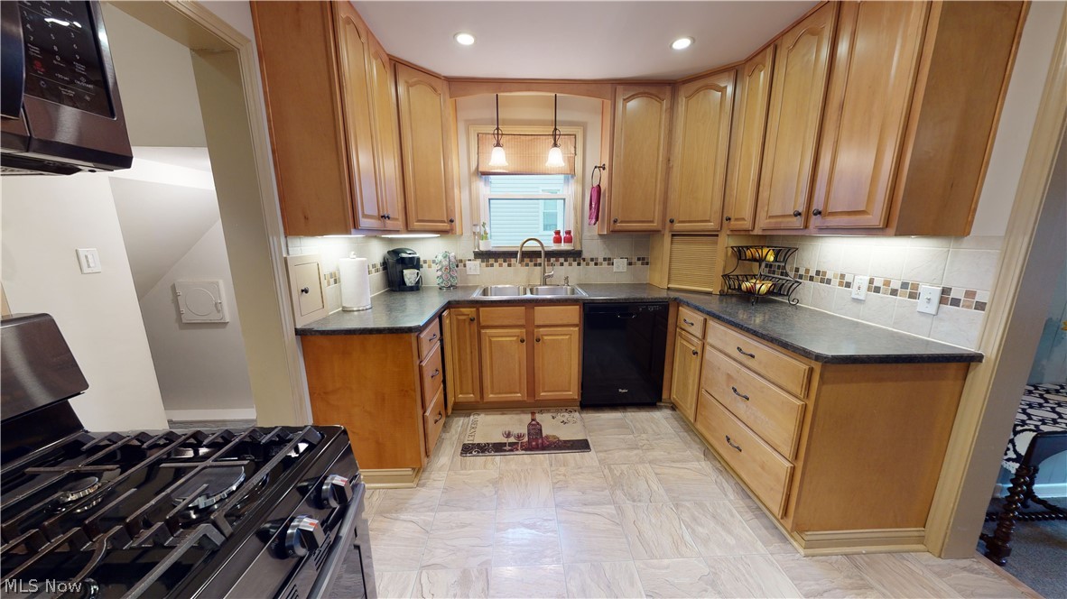 1527 Edgefield Road Lyndhurst, OH 44124 - Photo 6 of 25 Kitchen and all appliances stay!
