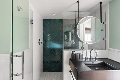 $995,000 | 2910 Houston Avenue, Houston, TX 77009