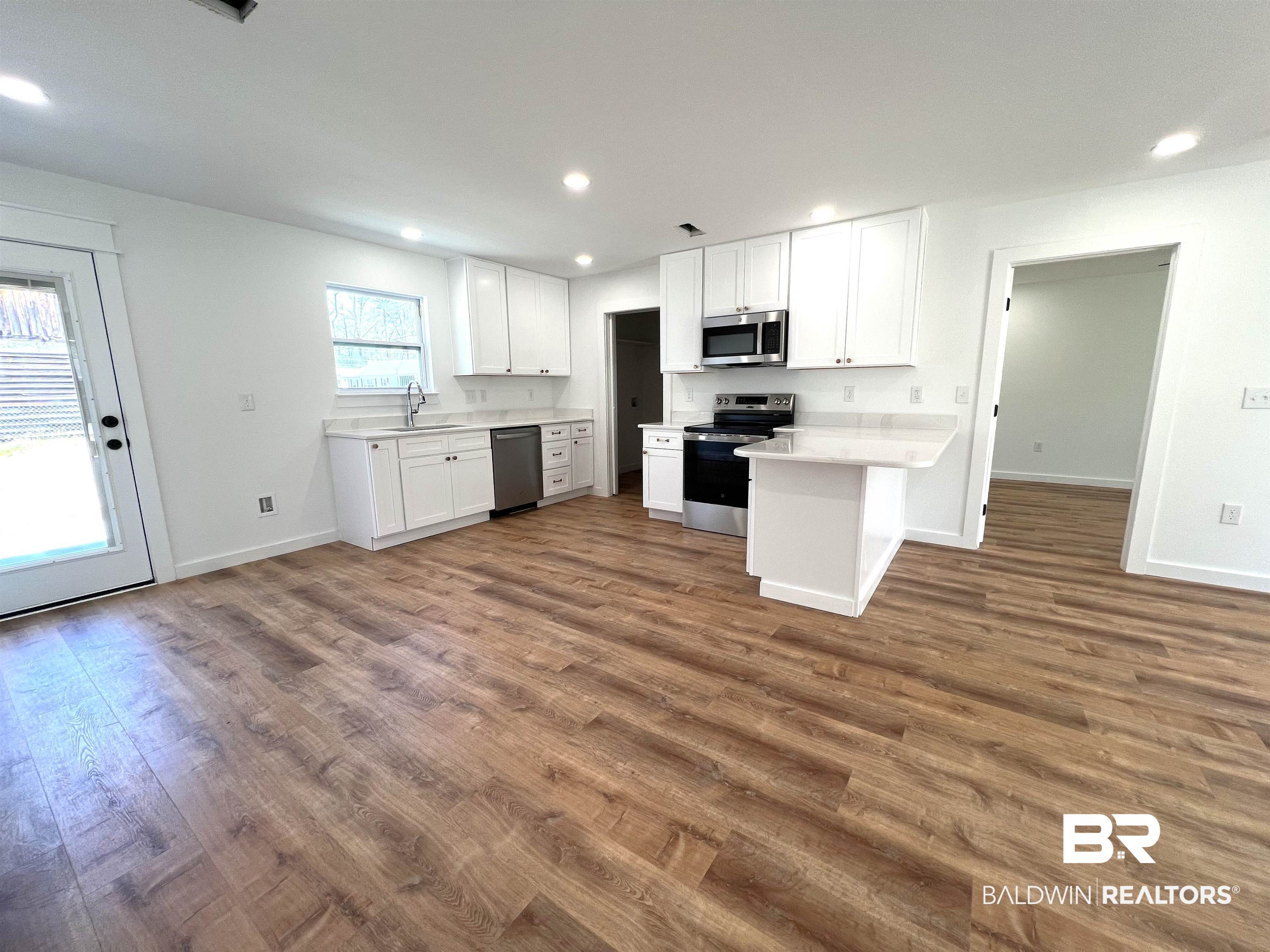 102 Earl Street Brewton, AL 36426 - Photo 9 of 27 Kitchen