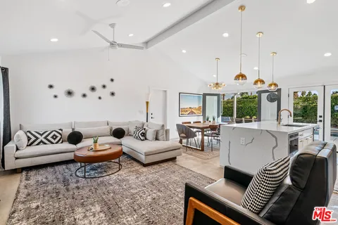$995,000 | 2251 East Calle Papagayo, Palm Springs, CA 92262