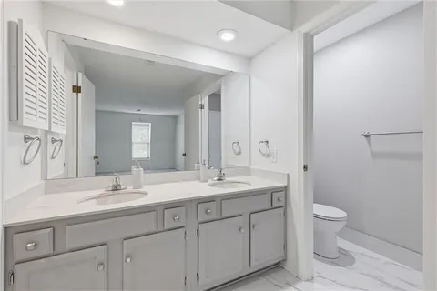 $250,000 | 6634 West 109th Street, Unit F, Overland Park, KS 66211
