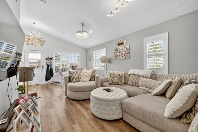 $1,900 | 210 Northwest Zanzibar Place, Port St. Lucie, FL 34986