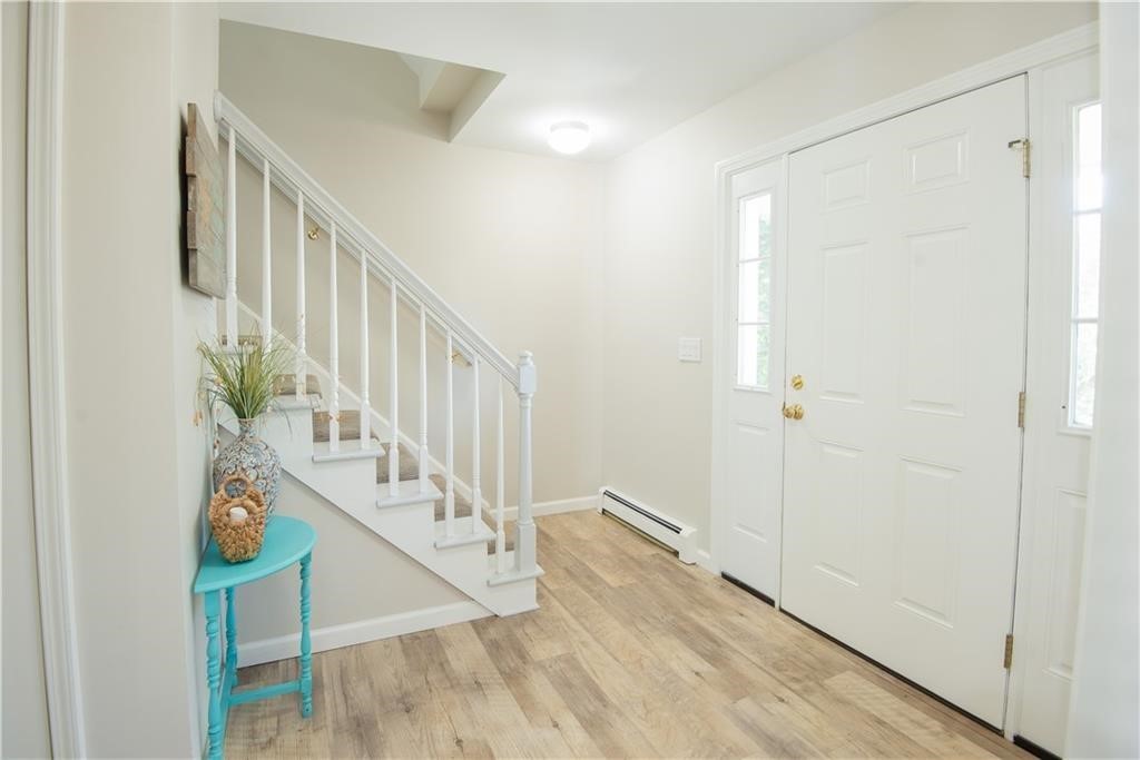 663 Aquidneck Avenue Middletown, RI 02842 - Photo 6 of 27