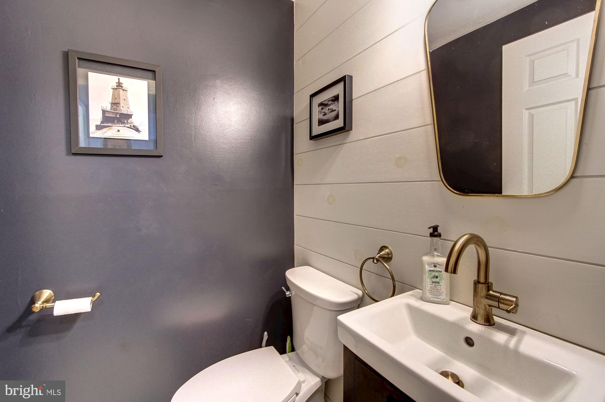 406 Hampshire Court Riva, MD 21140 - Photo 22 of 43 Charming half bath