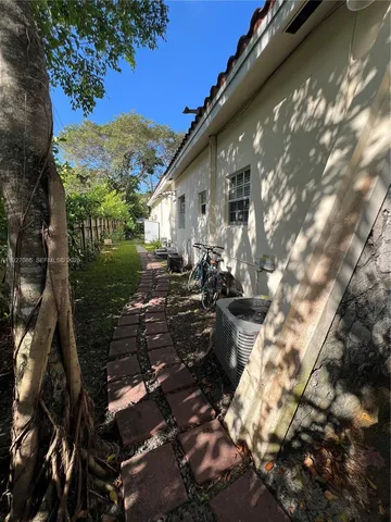 a picture of city view