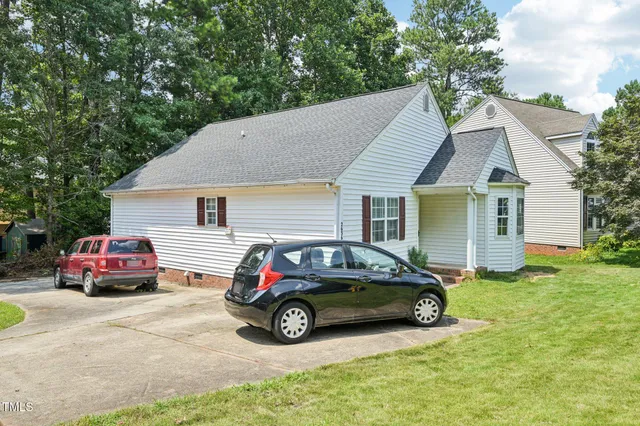 $330,000 | 2636 Scattered Oak Court, Raleigh, NC 27603