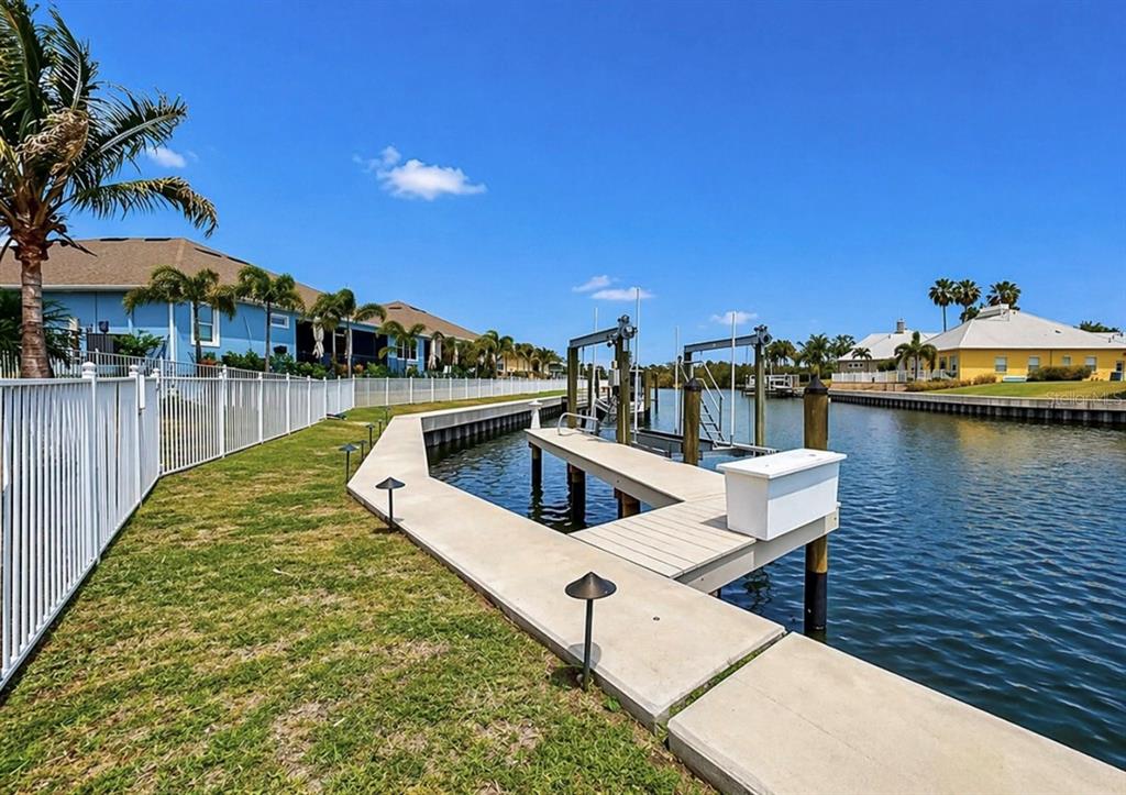 954 Signet Drive Apollo Beach, FL 33572 - Photo 3 of 60
