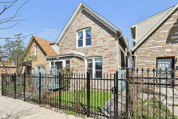 $299,000 | 3346 West Iowa Street, Chicago, IL 60651