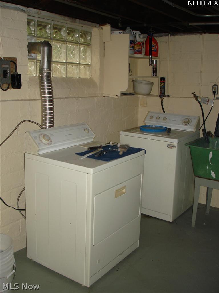 1674 Sunview Road Lyndhurst, OH 44124 - Photo 21 of 23 Washer and dryer come with this great home