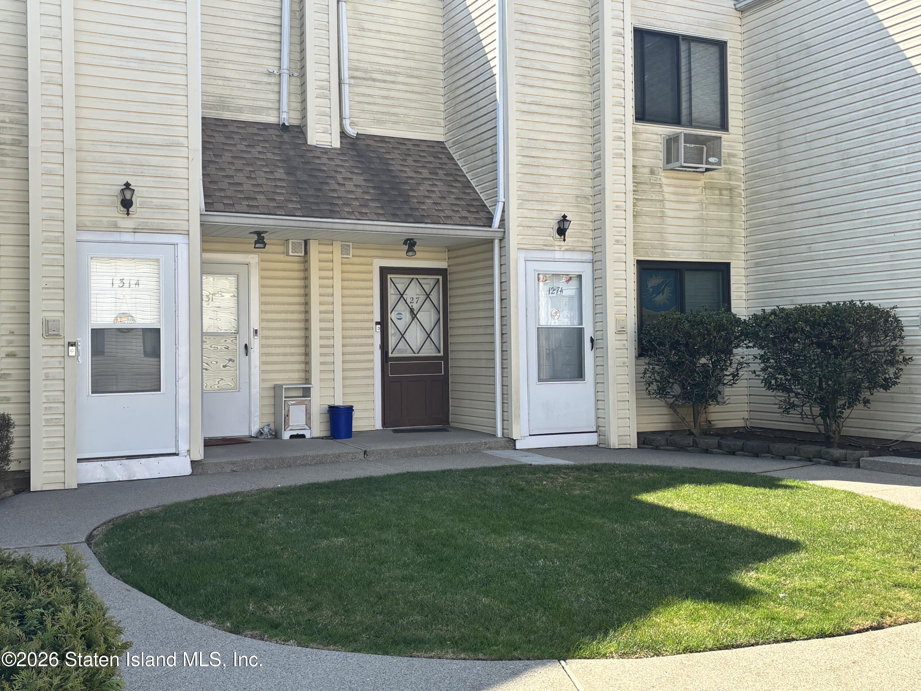 127 Stack Drive Staten Island, NY 10312 - Photo 2 of 15 h3