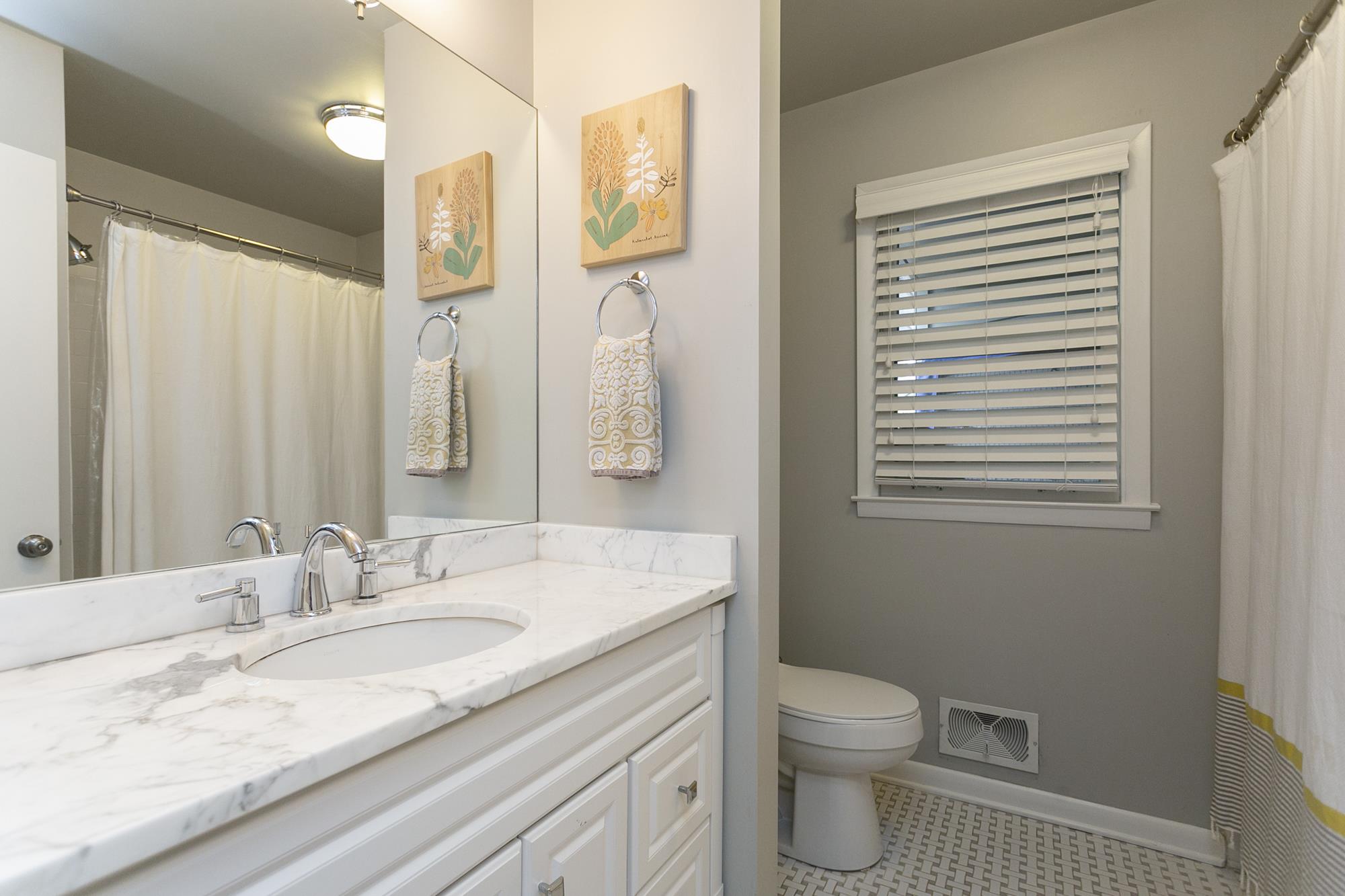 129 Laird Road Nashville, TN 37205 - Photo 17 of 27 Hallway Full Bathroom.