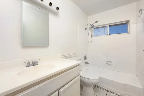 $2,375 | 2789 Laurel Place, Unit B, South Gate, CA 90280