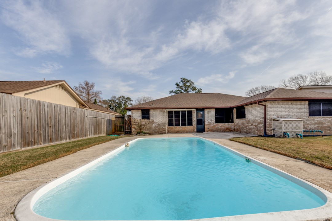 16210 Tibet Road Friendswood, TX 77546 - Photo 22 of 27 a front view of a house with yard