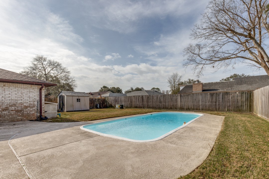 16210 Tibet Road Friendswood, TX 77546 - Photo 23 of 27 a view of a basket ball ground