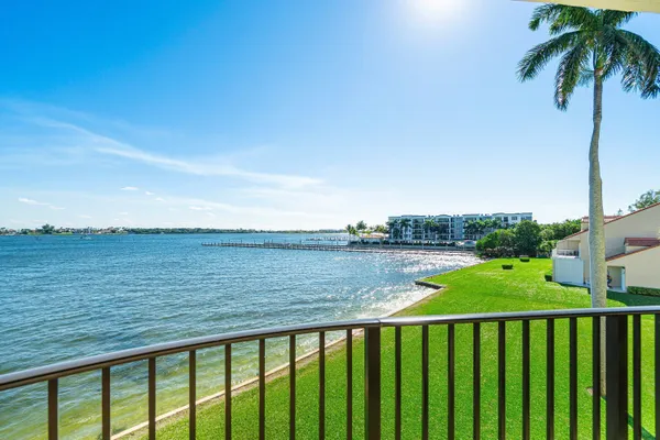 $3,500 | 20 South Lakeshore Drive, Unit C, Hypoluxo, FL 33462