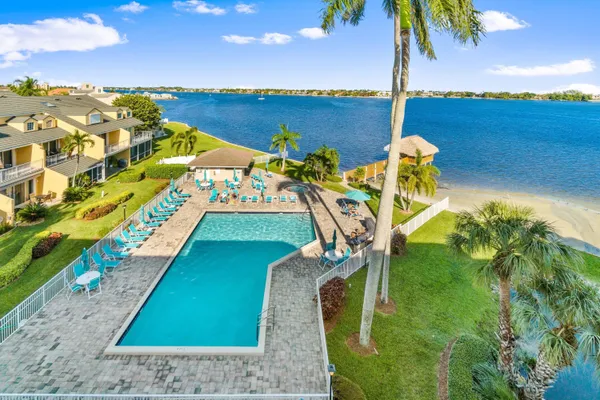 $3,500 | 20 South Lakeshore Drive, Unit C, Hypoluxo, FL 33462