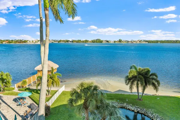 $3,500 | 20 South Lakeshore Drive, Unit C, Hypoluxo, FL 33462
