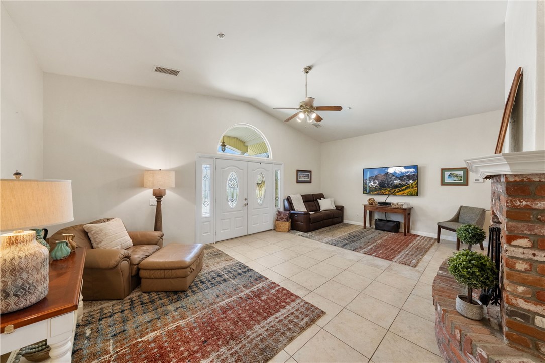 2713 East Mission Road Fallbrook, CA 92028 - Photo 9 of 36