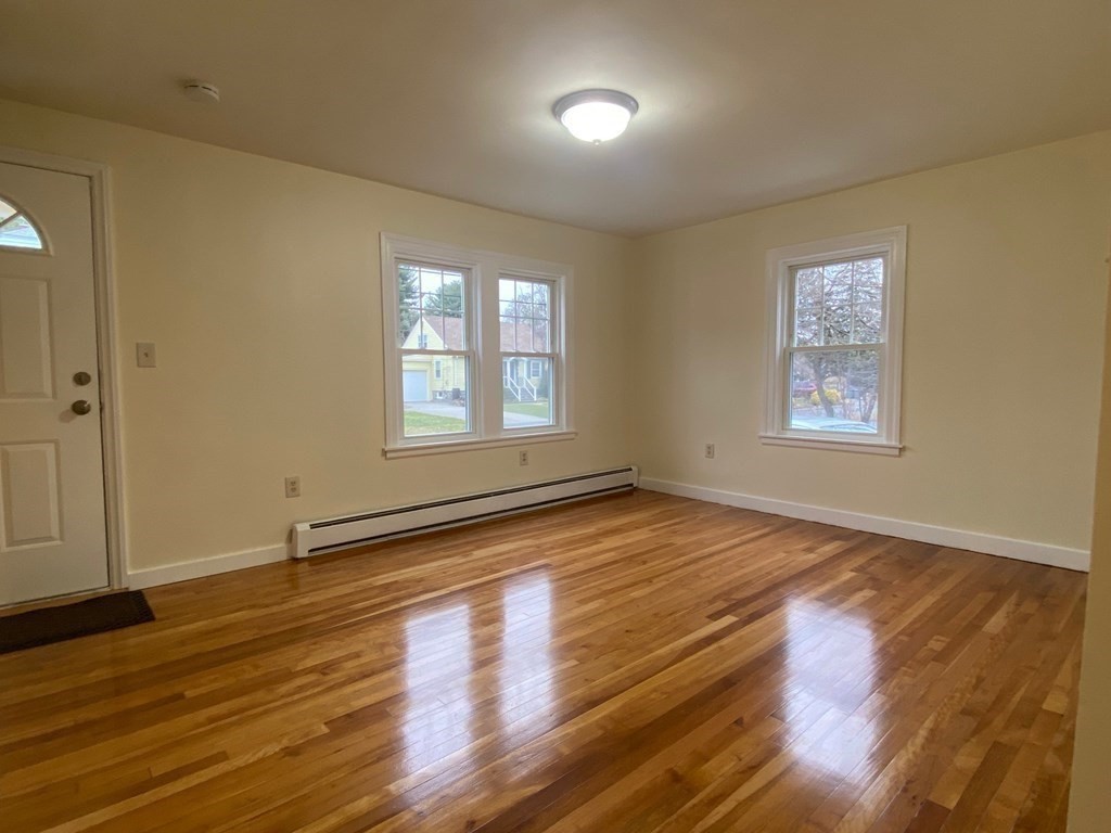 11 Southold Road Worcester, MA 01607 - Photo 4 of 23 Gallery Image 4