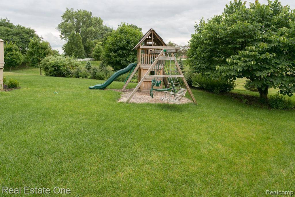 1754 Dunston Road Canton, MI 48188 - Photo 33 of 41 4Y0A8203.jpg