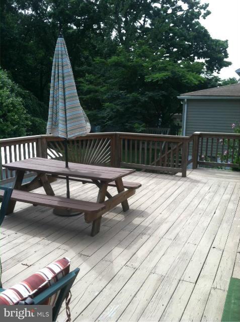 611 North Stuart Street Baltimore, MD 21221 - Photo 12 of 21 Large Refinished Deck