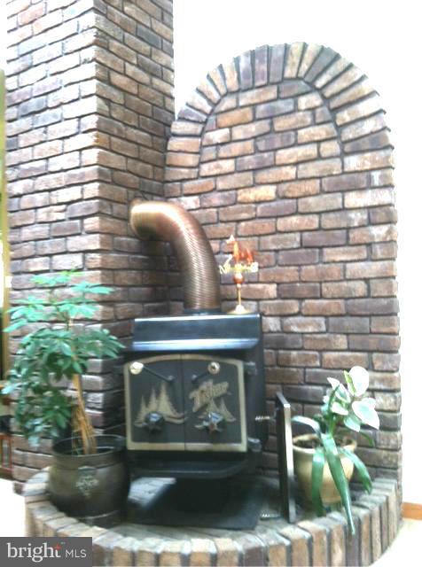 611 North Stuart Street Baltimore, MD 21221 - Photo 4 of 21 Wood / Pellet Stove