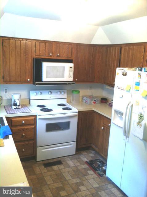 611 North Stuart Street Baltimore, MD 21221 - Photo 7 of 21 Kitchen
